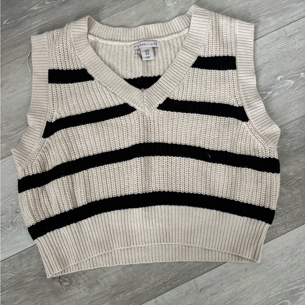 Sincerely Jules V-Neck Sweater Vest in Cream and Black